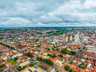 Panoramic aerial view of a sprawling cityscape with redtiled roofs and modern buildings under a cloudy sky in presidente prudente, brazil