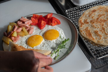 Chef serves fried eggs in a cafe. 