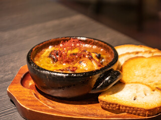 熱香るバルのアヒージョ