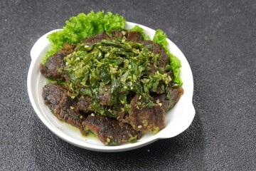 Dendeng Batokok Cabe Ijo is a dish rich in flavor and texture, combining tender beef jerky with fresh and spicy green chili sauce.