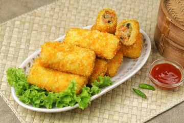 Risoles ragout is a risoles snack that has a ragout filling which is a filling of chicken and vegetables