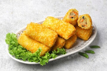 Risoles ragout is a risoles snack that has a ragout filling which is a filling of chicken and vegetables