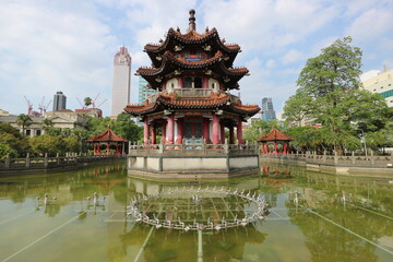 二二八和平公園の池と東屋