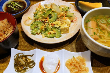 沖縄料理　ゴーヤチャンプル