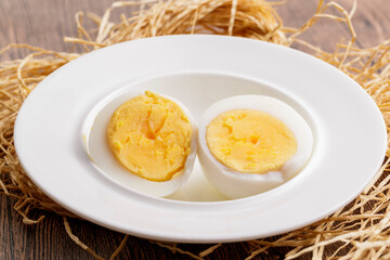As for the tableware, the soft, golden-yellow, and nutritious oily egg yolks...