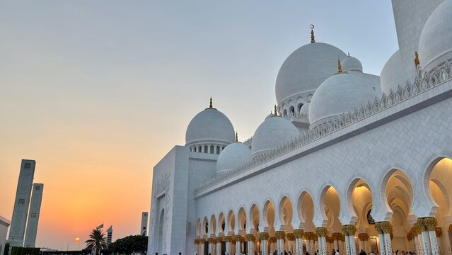Fototapeta blue mosque at sunset Abu Dhabi Sheik Zayed Mosque   Beautiful islamic architecture   The mosque is located in the capital city of the United Arab Emirates   Tourist attr