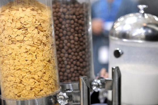 Breakfast cereal and milk dispenser, buffet style