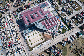 View of a hospital under construction with the installation of roofing and rainwater drainage works