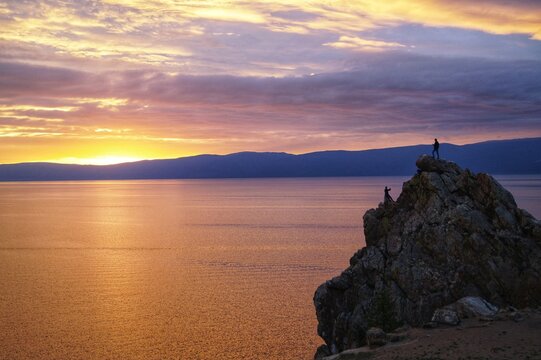 The colors of the world on the horizon