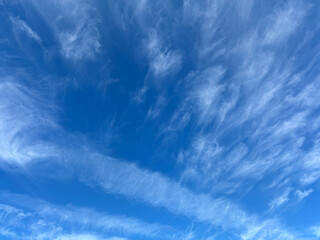 空の写真　青空と薄い白い雲（10月上旬撮影）２