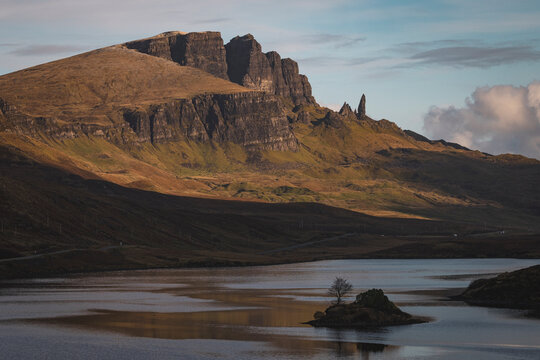old man of storr at morning