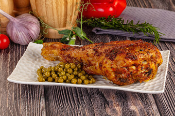 Baked turkey drumstick served green peas