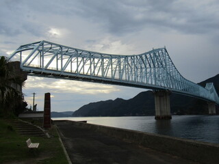 長崎県平戸市、平戸島と生月島を繋ぐ道路橋の生月大橋