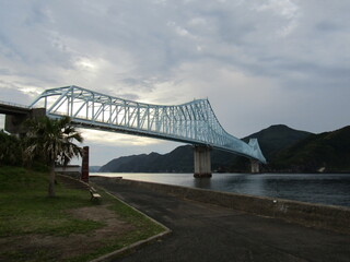 長崎県平戸市、平戸島と生月島を繋ぐ道路橋の生月大橋