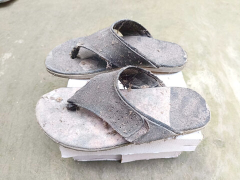 old dirty trash slipper shoes closed up view hd 4k images stop photo