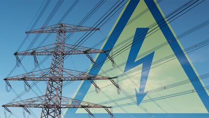 Strommast mit Hochspannungsleitung und Elektrosymbol im Hintergrund