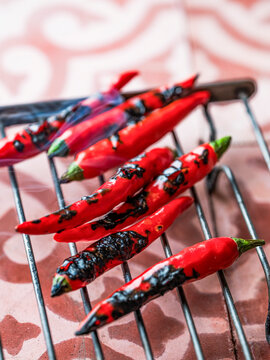 Chilli grilled on fire
