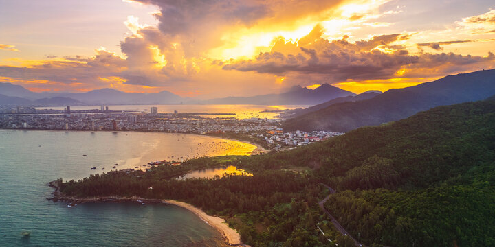 Fototapeta Aerial Panorama Of Da Nang Bay And City Skyline At Glowing Sunset Vietnam