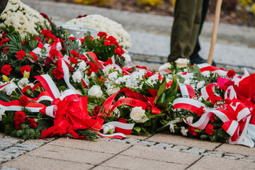 kwiat, roślin, czerwień, dekoracja, bukiet, święto niepodległości, kwiaty, białe, czerwone,  polska © Agnieszka