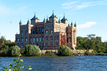 Obraz premium Stora Sundby Castle in Schweden im Herbst 