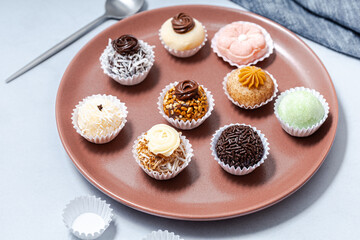 Selection of traditional Brazilian sweets such as brigadeiro and beijinho arranged on a plate, representing the colorful variety of candies served at birthday parties