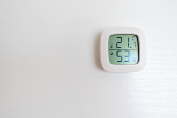 A sensor for monitoring indoor temperature and humidity, the problem of excess humidity in the house	