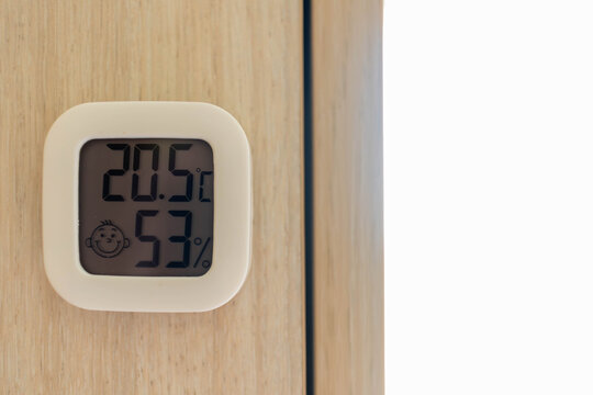 A sensor for monitoring indoor temperature and humidity, the problem of excess humidity in the house	