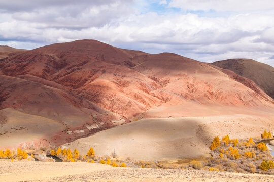 Fantastic Unearthly "Martian" Landscape Of One Of The Most Beautiful Regions Of Russia - Aitai Mountains.The Border Of Mongolia And Russia,The Kokorya Gorge: Numerous Outcrops Of Red And Color Clay.