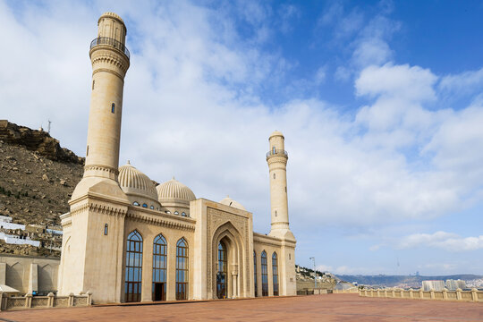 Fototapeta Bibi-Heybat Mosque in Baku, Azerbaijan. A landmark mosque in the capital city of Azerbaijan, Baku