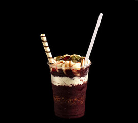 Acai with jujube, chestnut, cherry and biscuit fruits.
