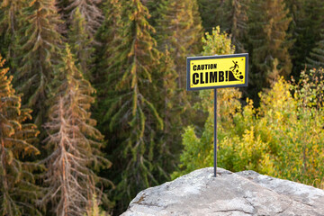 Warning sign at the edge of a cliff