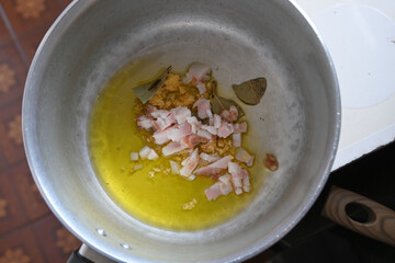 Pan with seasoning to prepare beans