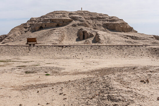 Ziggurat of Warka, Mesopotamia, Iraq, Extinct city