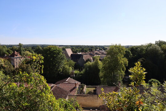 Vue d'ensemble du village, village de Verteuil sur Charente, d&eacute;partement de la Charente, France