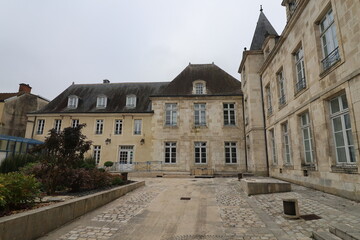 B&acirc;timent typique, vue de l'ext&eacute;rieur, ville de Bar sur Aube, d&eacute;partement de l'Aube, France