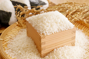 日本の主食・米と稲穂、秋の収穫イメージ