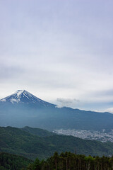 Fototapeta premium 河口湖町から見た初夏の富士山