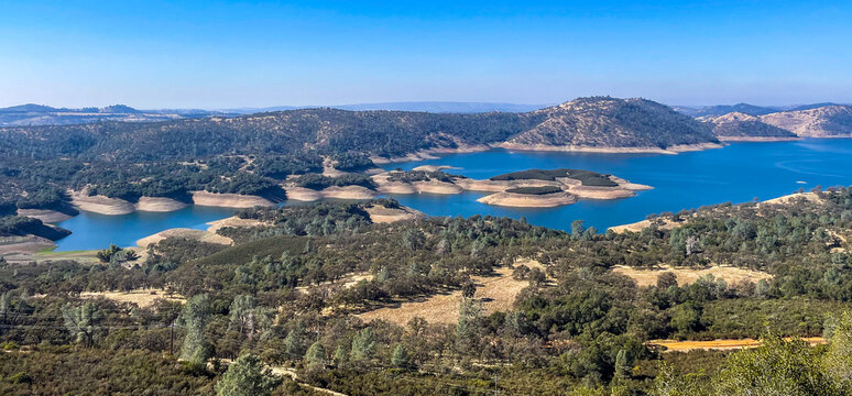 There is no "Lake Jamestown" in California; however, Jamestown, California is located on the shore of Lake Tulloch, a reservoir popular for camping, boating, and water sports. 
