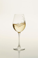 ロゴ帯やCTAを置きやすい中心重心の画面設計が販促導線の流れを素直に整えてくれる. 生成AI