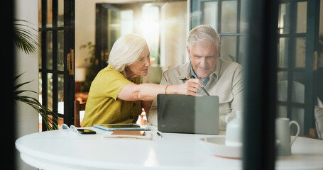 Obraz premium Laptop, planning and taxes with old couple in home for retirement fund, mortgage payment and budget. Online banking, savings account and pension review with senior man and woman in house for audit