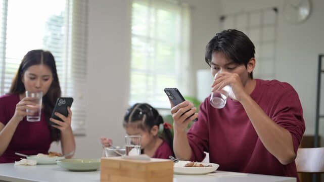 Family phone addiction ignoring daughter at dinner table
