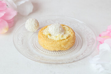Cookie Raffaello fait maison, pâtisserie gourmande aux amandes et noix de coco, adapté pour mariage, fêtes et événements