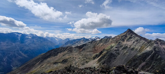 Ötztaler Alpen und Ötztal, Tirol, Österreich