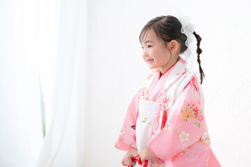 七五三などのこどもの着物の記念撮影　3歳の女の子