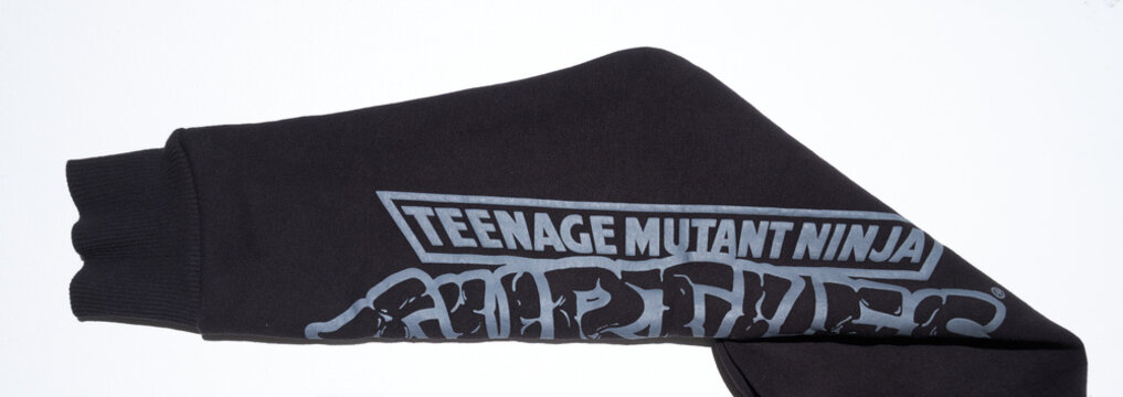 Kent, uk 01.01. 2025 A Pizza Hut and Teenage Mutant Ninja Turtles TMNT Men Hoodie Sweatshirt in Black. Collaboration between the pizza franchise and the famous Hollywood movie