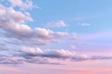 Obraz premium A serene view of a colorful sky filled with clouds during sunset, creating a peaceful atmosphere. Ideal for nature and landscape themes.