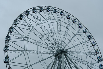 Fototapeta premium large ferris wheel in amusement park in city, stormy sky