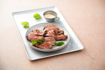Cold roast beef with sauce