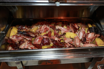 Mixed grill in a container to maintain the temperature