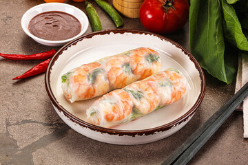 Vietnamese spring roll with prawn